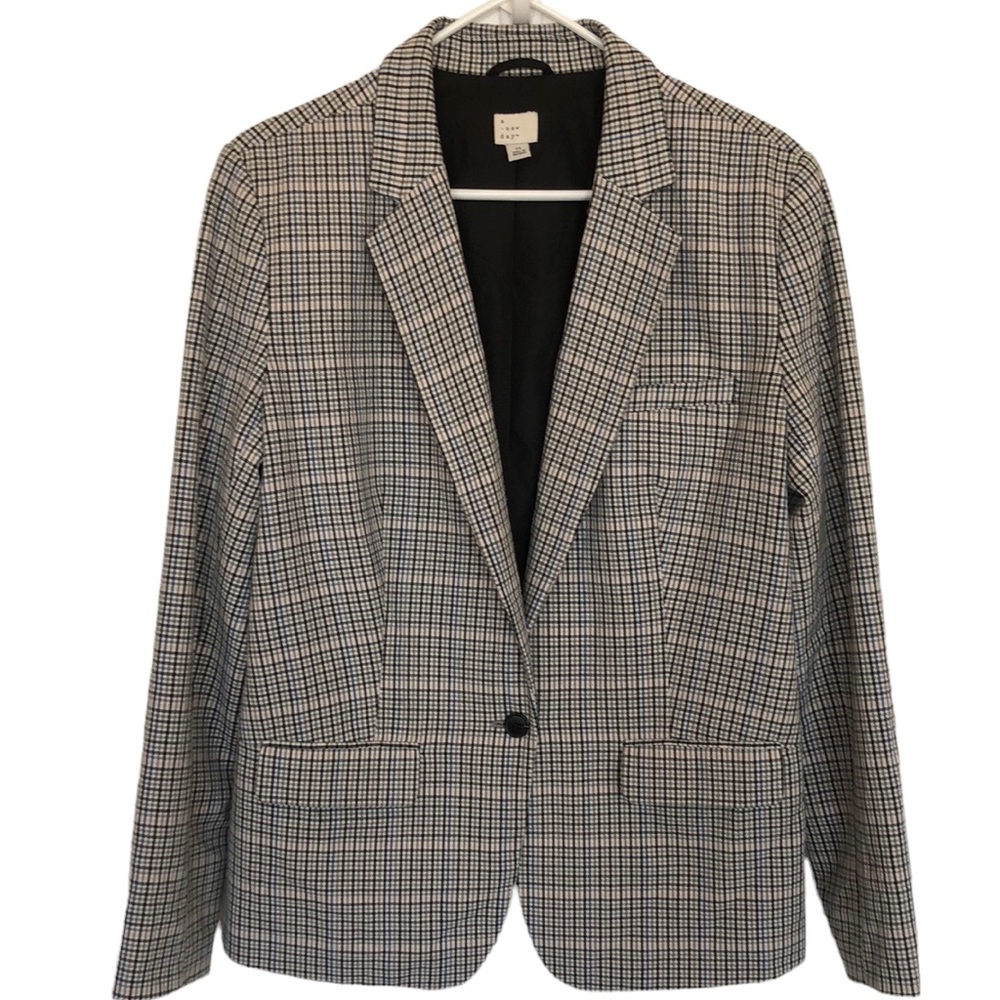 Plaid blazer jacket with single button, pockets and back split at hem